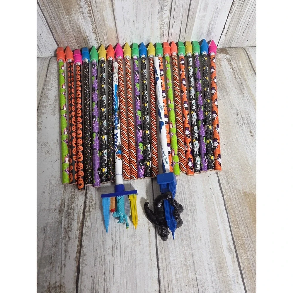 Halloween Novelty Pencil Lot 22pc with NYC King Kong Statue of Liberty Toppers